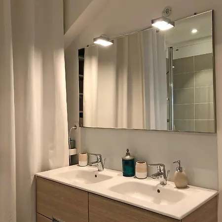 Apartment Charme A Avec Vue Sur Montmartre Paris